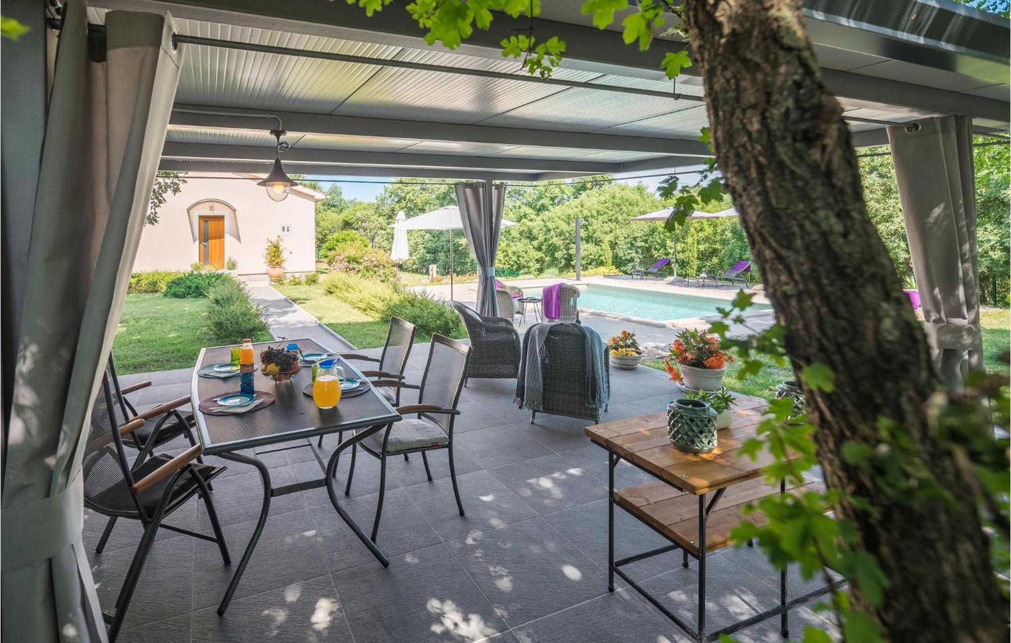 Beautiful Home In Bale With Kitchen Exterior photo