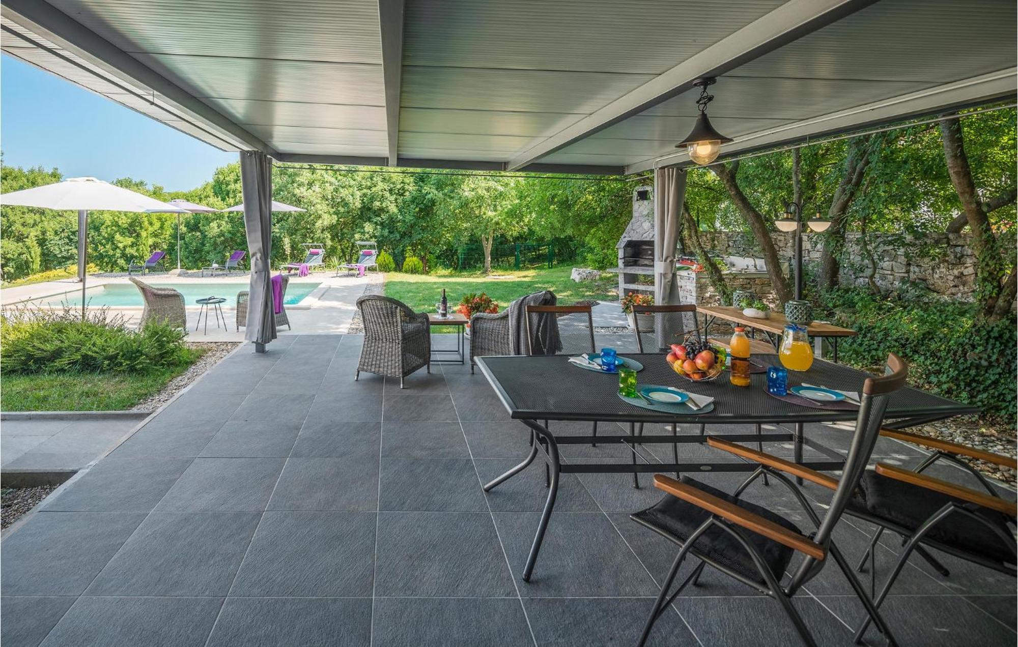 Beautiful Home In Bale With Kitchen Exterior photo