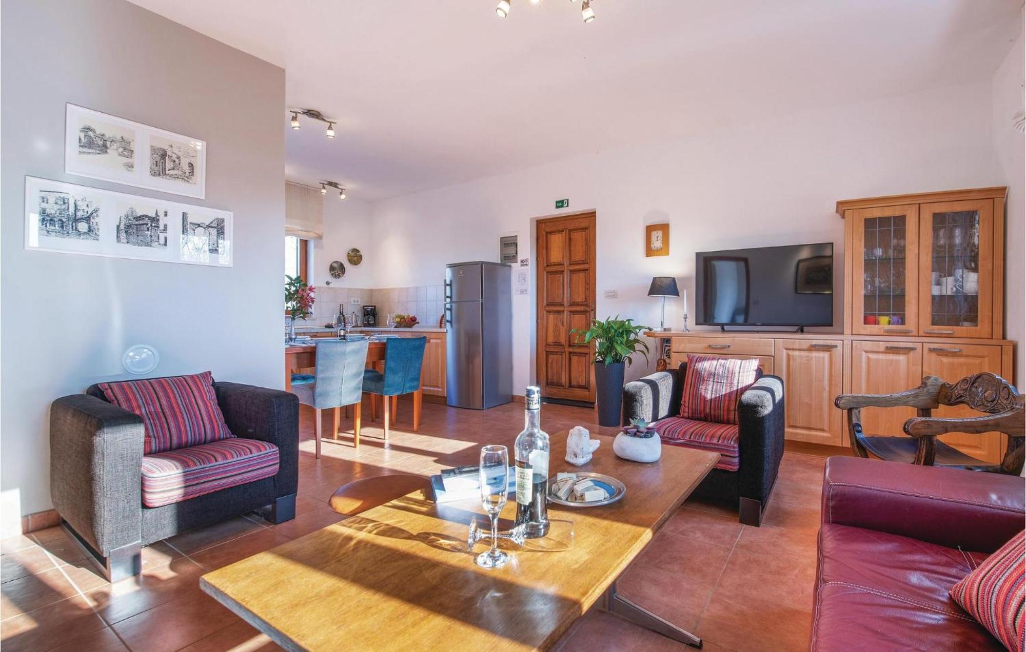 Beautiful Home In Bale With Kitchen Exterior photo