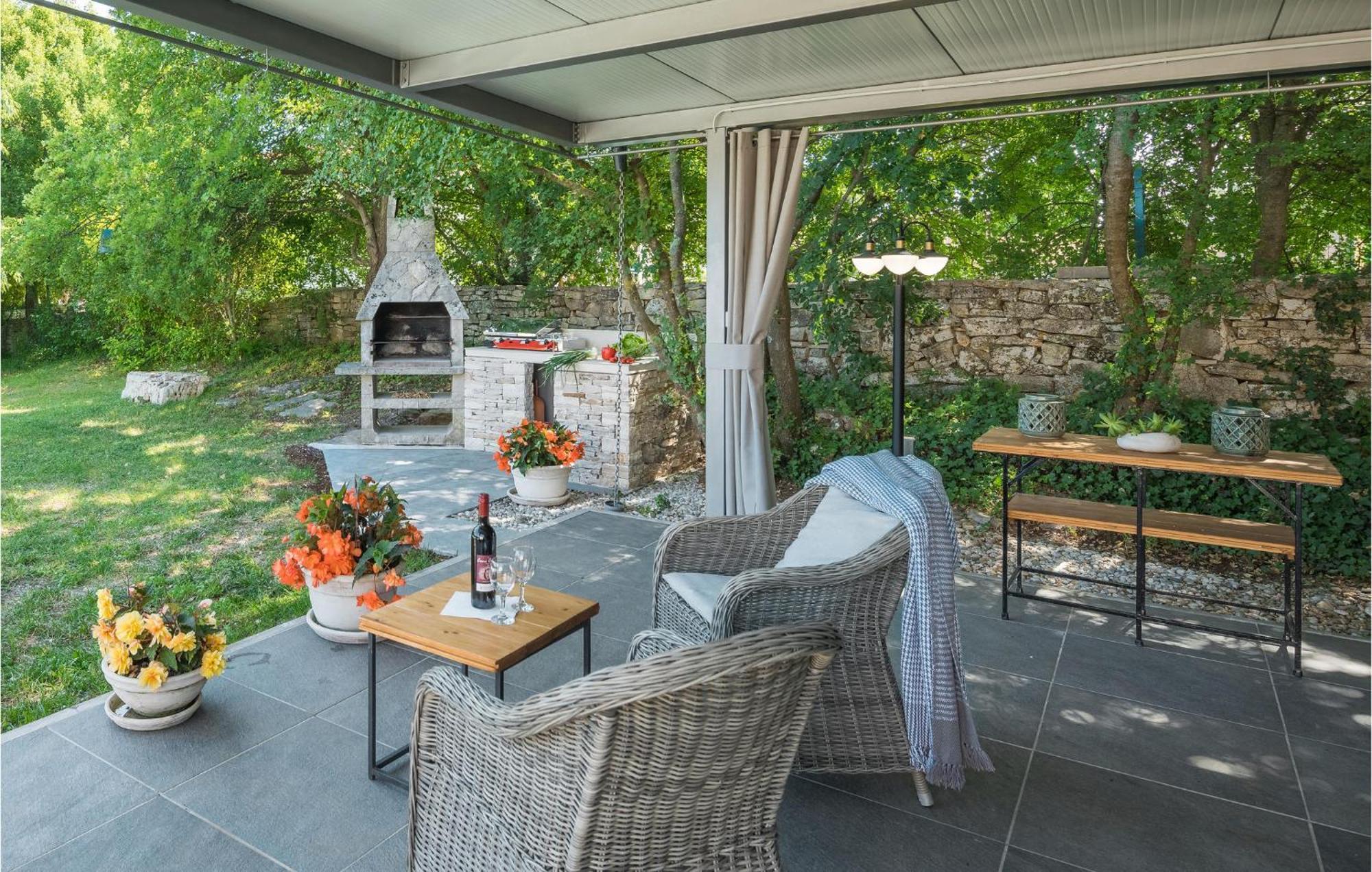 Beautiful Home In Bale With Kitchen Exterior photo