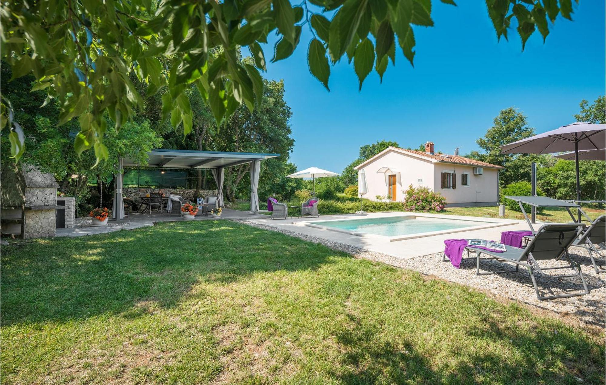 Beautiful Home In Bale With Kitchen Exterior photo